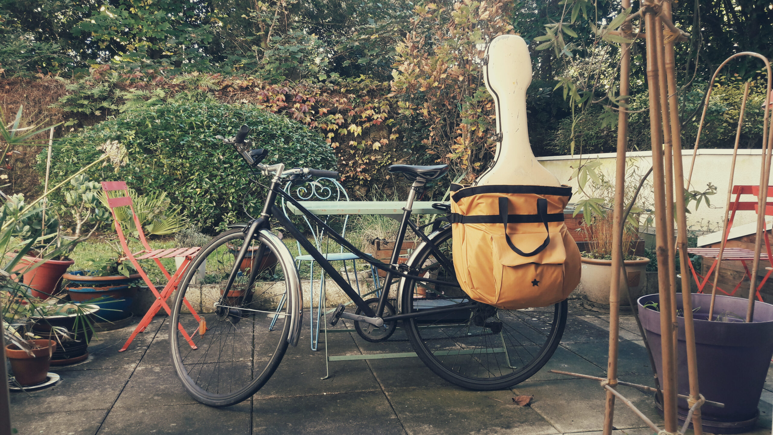 Transporter une guitare à vélo